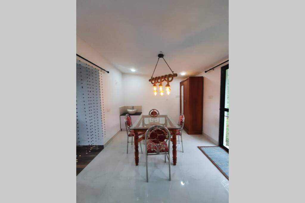 Farmstay In ചില്ലുകൂടാരം At Les Domki Et Al. Vagamon Exterior foto